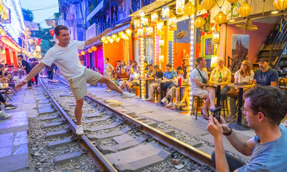 Why Hanoi's Train Street still attracts foreigners despite ban